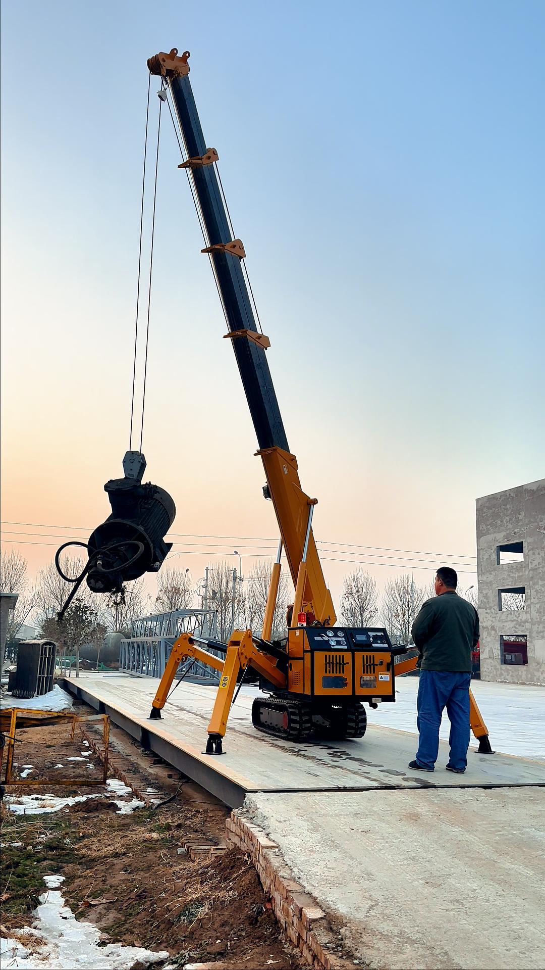 華鷹機(jī)械5噸蜘蛛吊車5節(jié)臂,最大起升高度可達(dá)17米